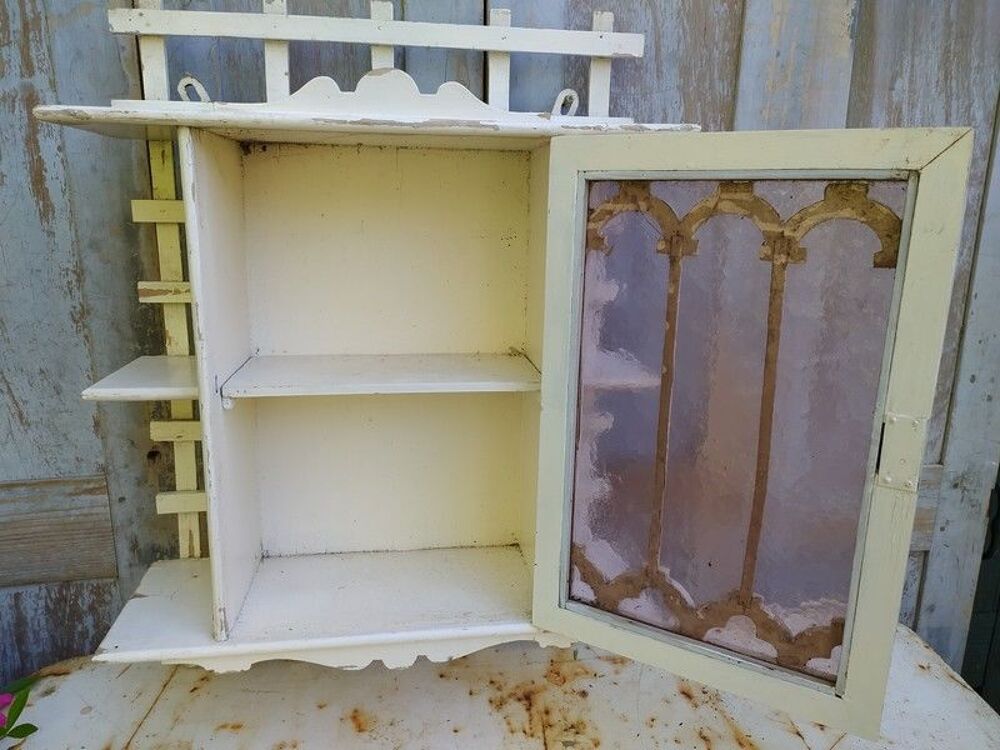 Armoire Murale Vitr&eacute;e Style Art Nouveau 
Meubles