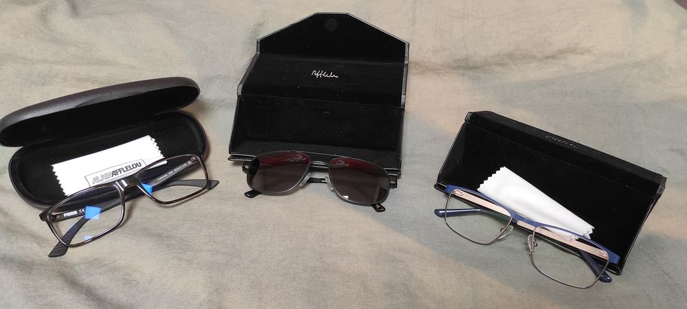 3 paires des lunettes Bijoux et montres