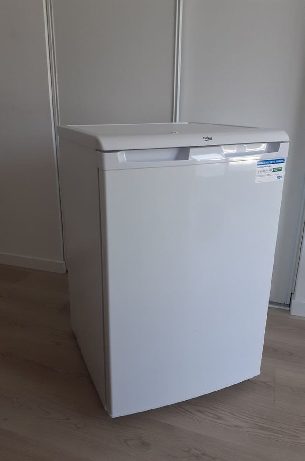 r&eacute;frig&eacute;rateur dans un &eacute;tat impeccable 
la hauteur 85 cm
la largeur 55 cm 
la profondeur ext 58 Electroménager