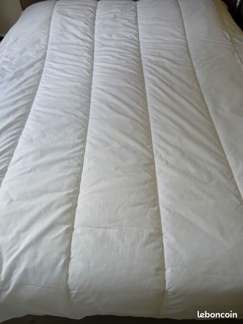 COUETTE BLANCHE POUR LIT 140 CM 10 Castillon-la-Bataille (33)