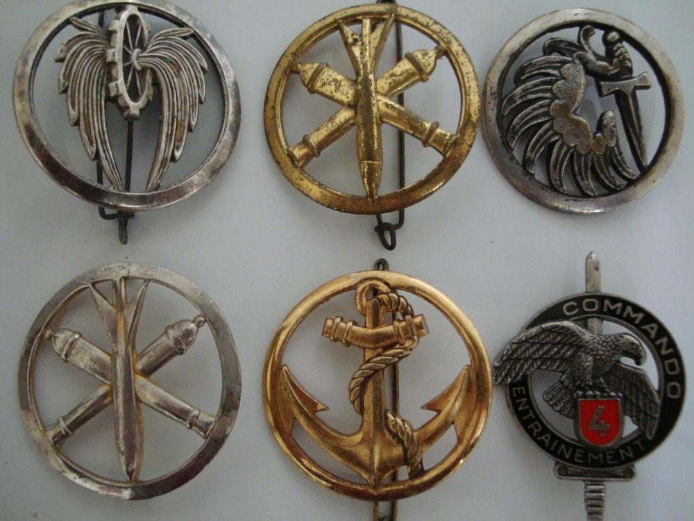 Insigne de b&eacute;ret ,objet ancien militaire,militaria. 