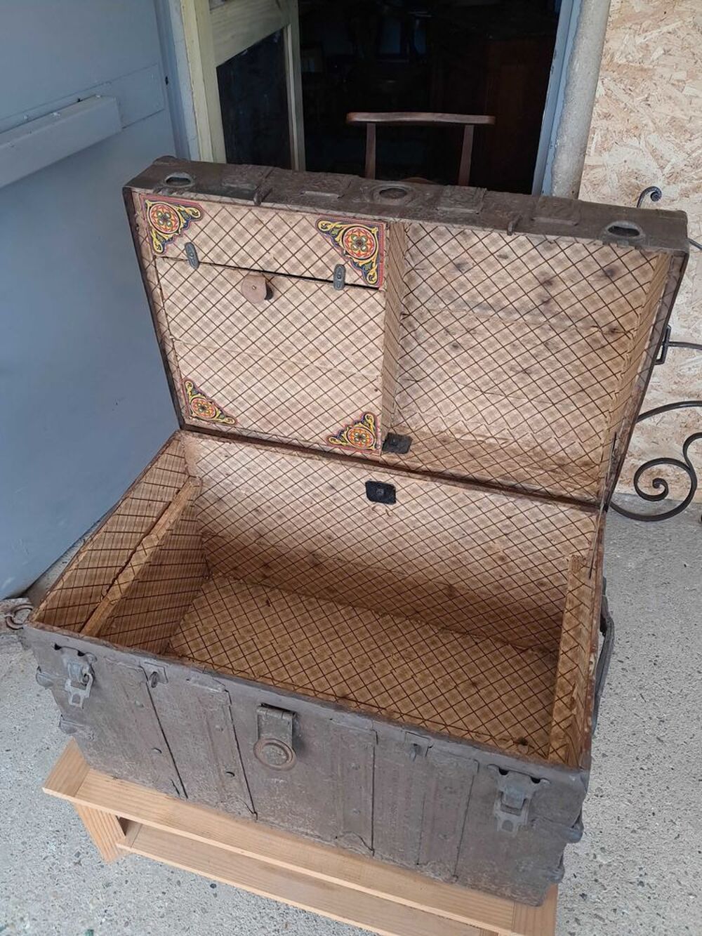 Coffre de voyage ancien, en fer et bois Meubles