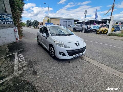 Peugeot 207 + 1.4e 75ch * (5 CV)