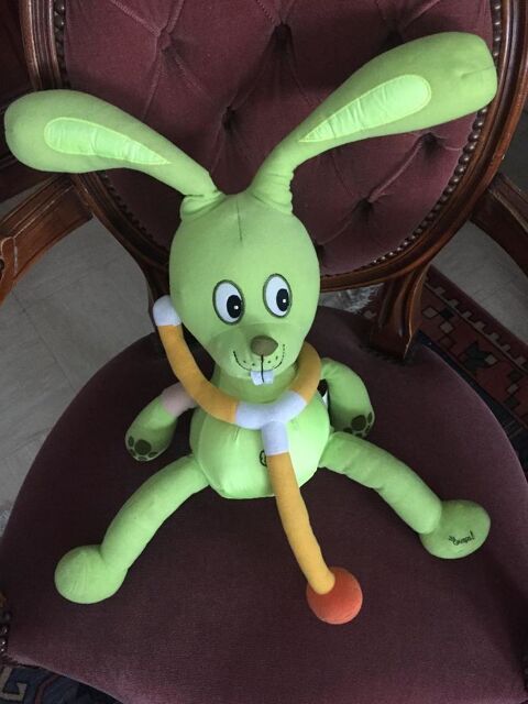JOUET
LE LAPIN A MAL ET CHANTE EN APPUYANT SUR SON VENTRE 10 Paris 13 (75)