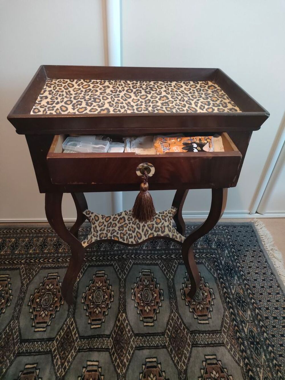 Table de chevet ancienne relook&eacute;e Meubles