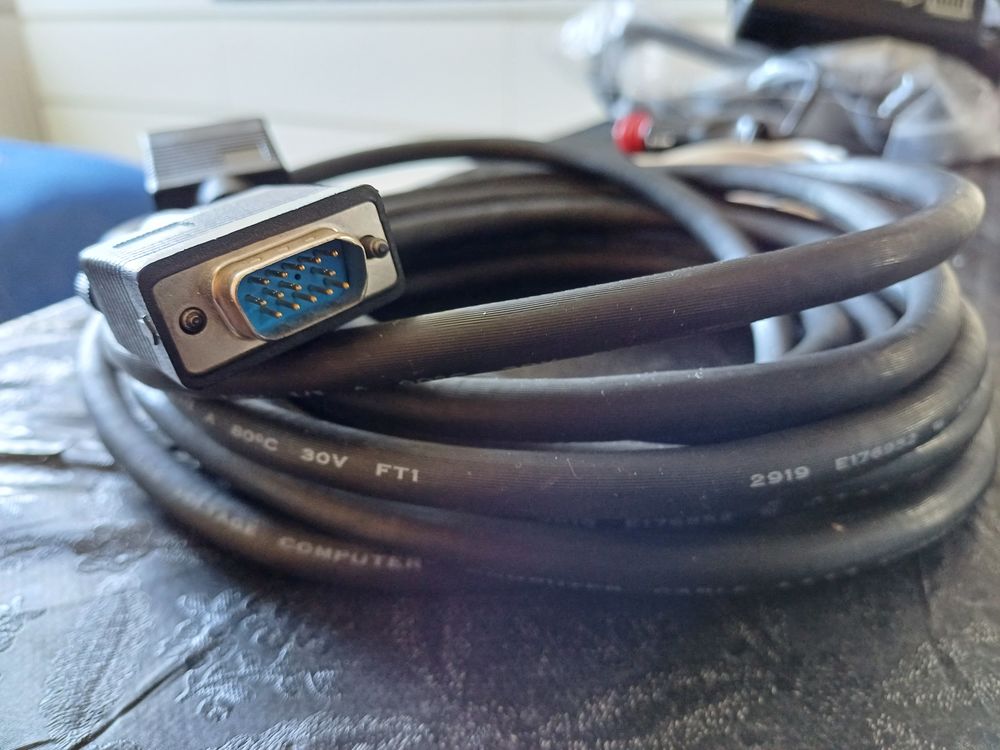Cable VGA Haute Qualit&eacute; Blind&eacute; 5m Matériel informatique