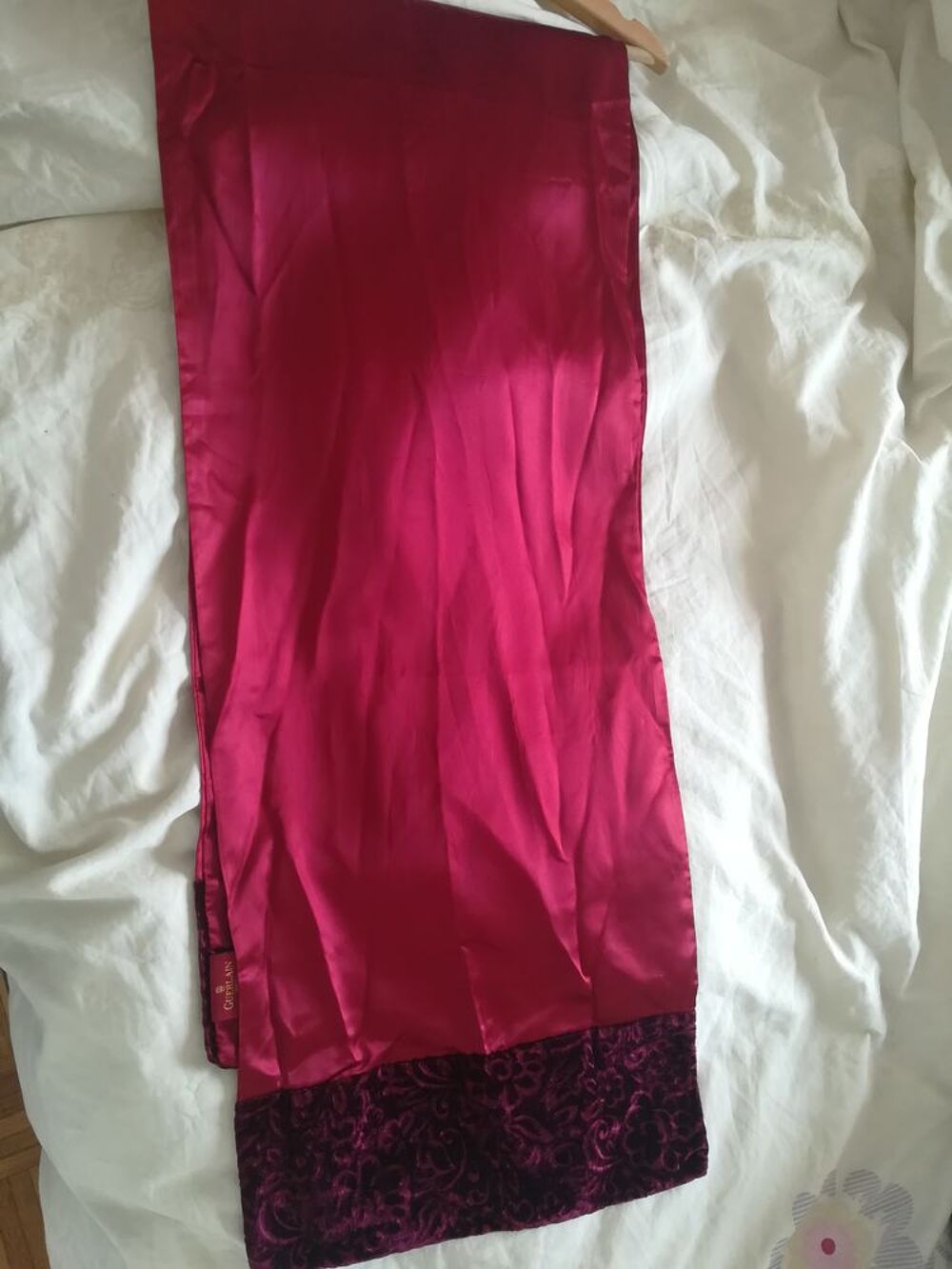 ECHARPE / FOULARD BORDEAUX SOIE GUERLAIN Vêtements
