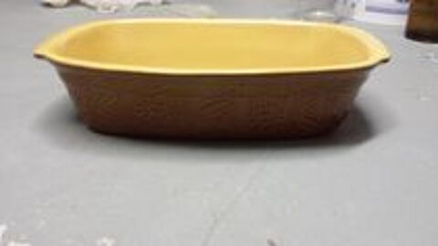 Terrine marron motifs fleurs et feuilles sur c�t�s 0 M�rignies (59)