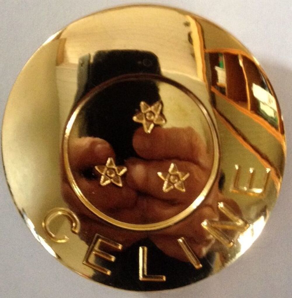 Rare et authentique broche CELINE avec diffuseur de parfum 
