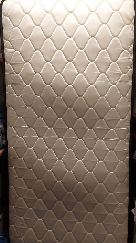 Matelas 1 personne 90/200 neuf très peu servi. Couzeix (87)