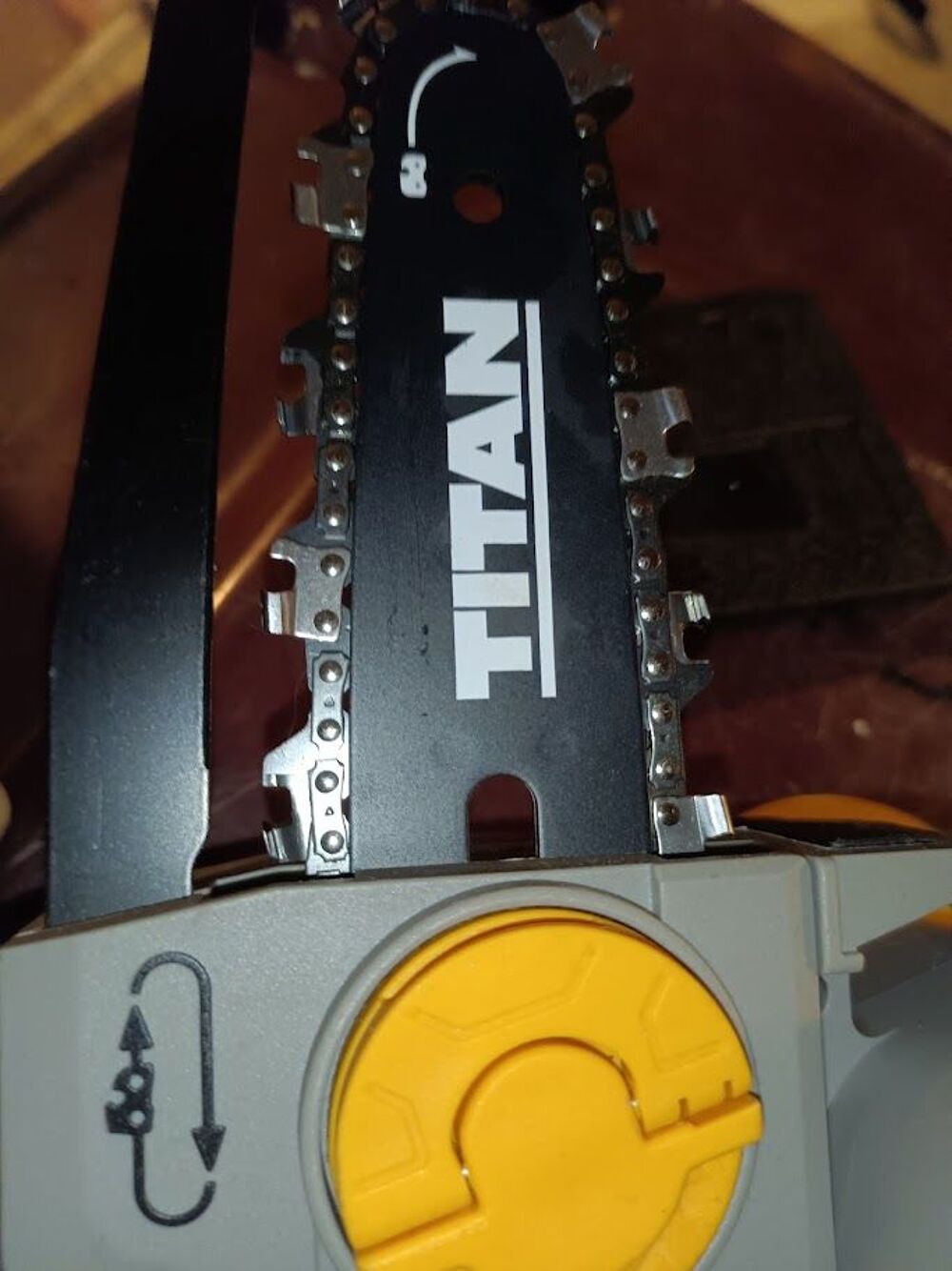 Mini tron&ccedil;onneuse TITAN TTI936GDO Bricolage