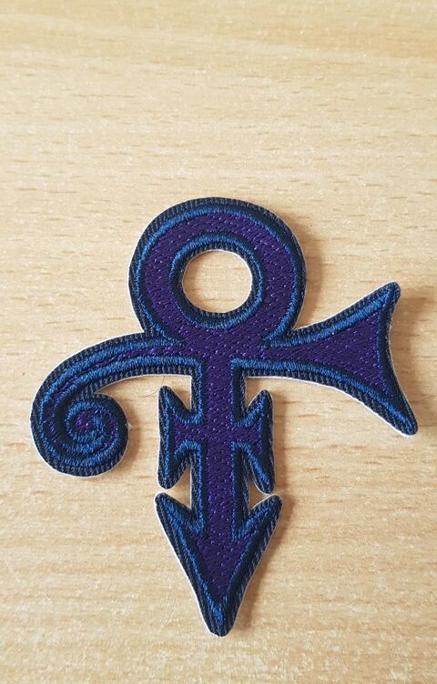 �cusson brod� patch Prince p love symbol 7x6 cm funk musique 4 Mauguio (34)