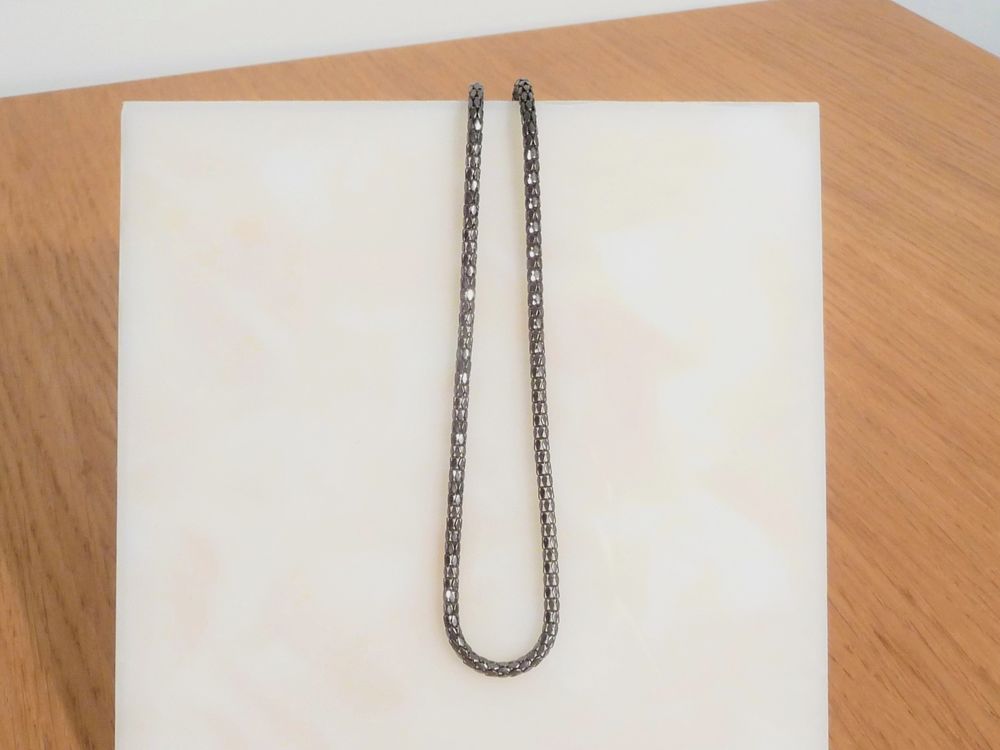 Collier/ Sautoir en M&eacute;tal Gris Fonc&eacute; avec Carr&eacute; Miroit&eacute;-Neuf Bijoux et montres