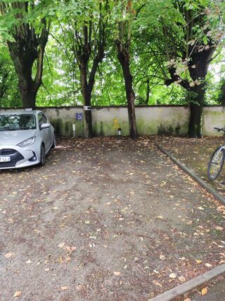 Parking / Garage à louer 25 m²