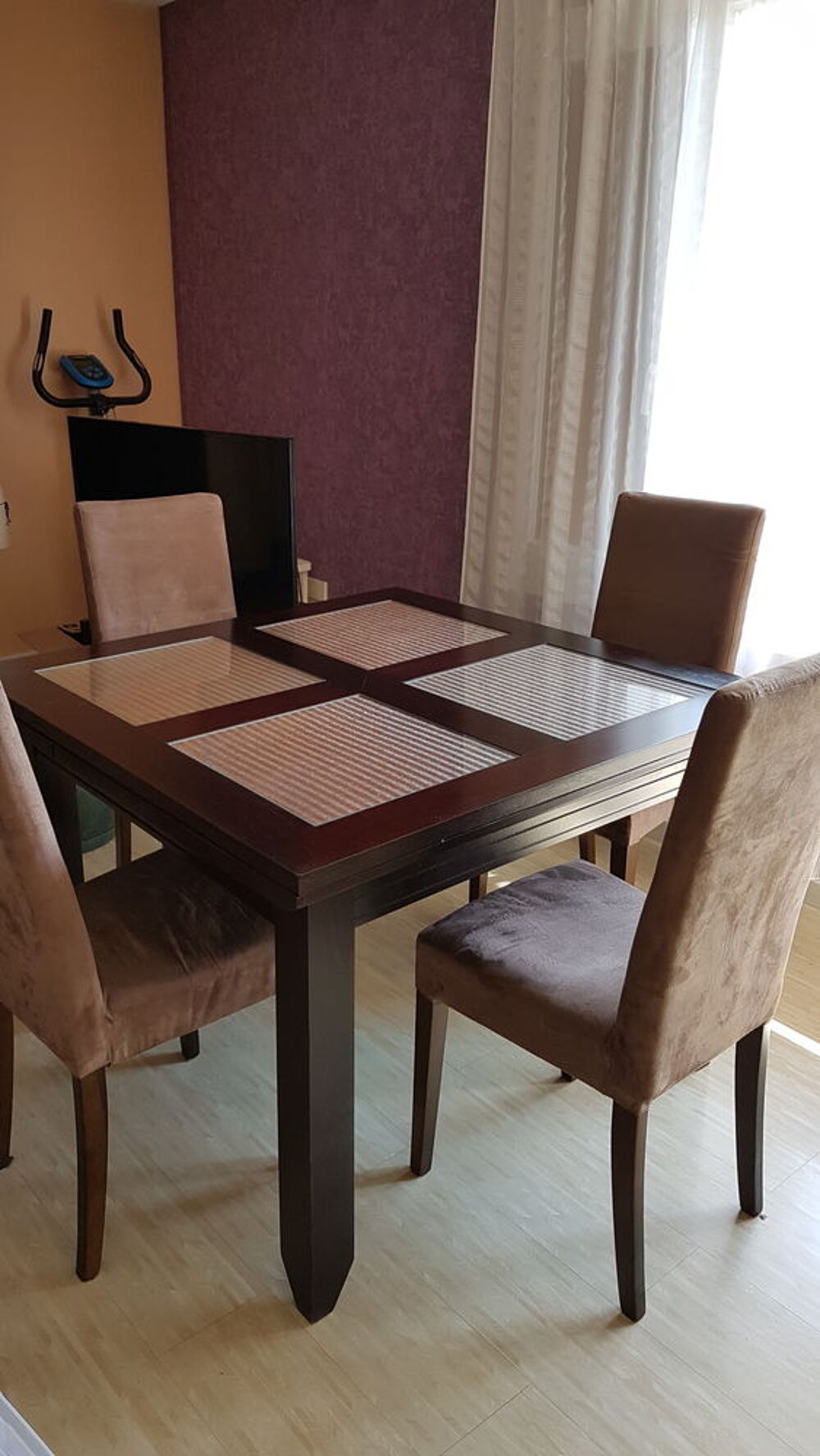 Table salle &agrave; manger et 4 chaises Meubles