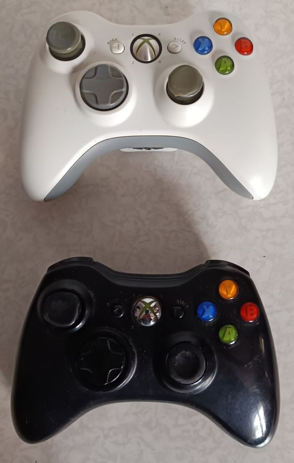 Manettes Xbox 360 Blanc et noir Consoles et jeux vidéos