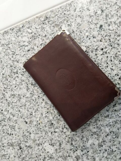 Portefeuille en cuir Cartier
100 Melun (77)