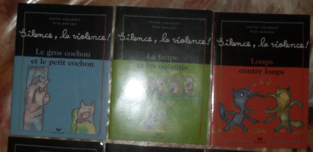 Coffret NEUF Silence la violence en 6 livrets. Livres et BD