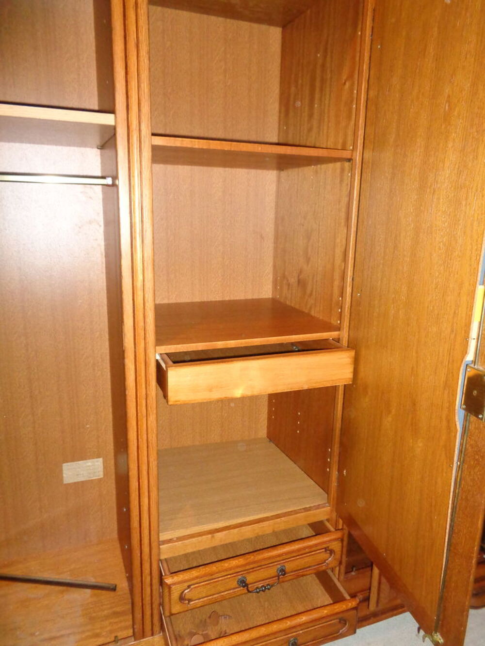 Armoire 3 portes Meubles