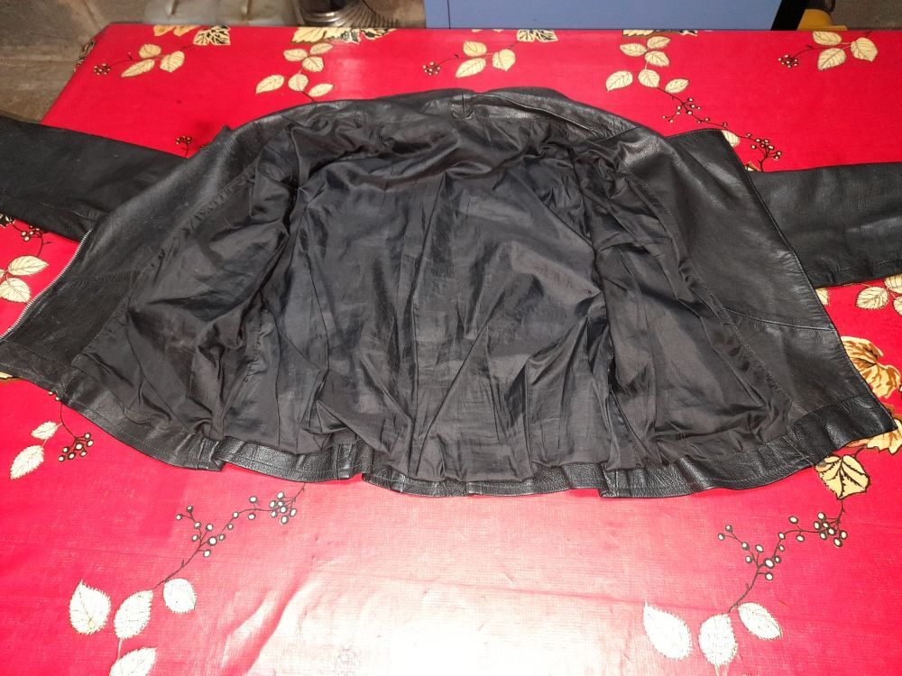 blouson en cuir noir l&eacute;ger pour femme tbe ,,40 /42 Vêtements