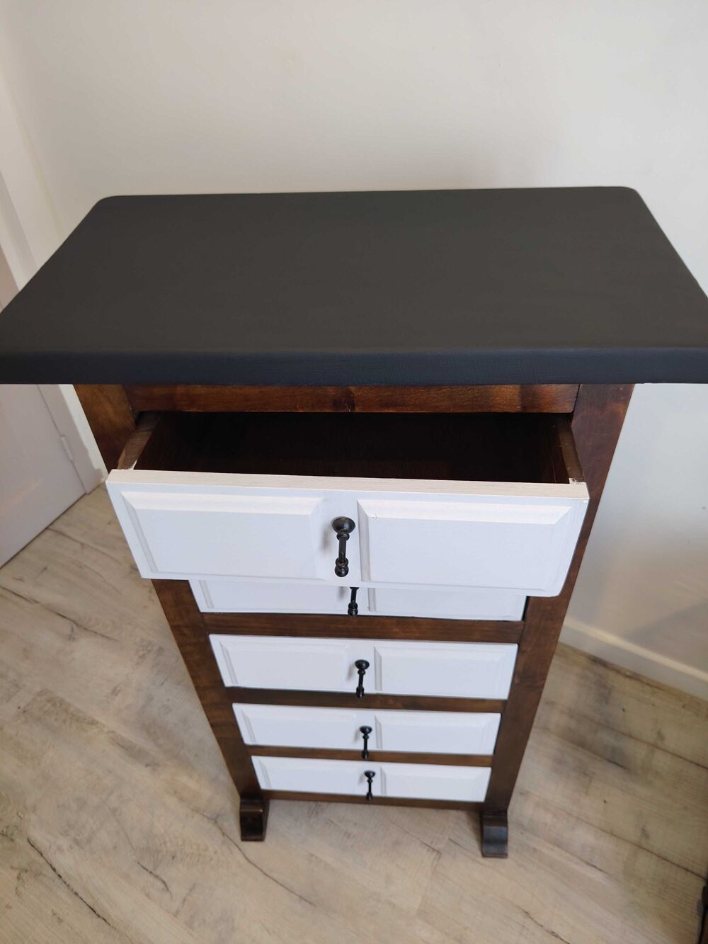 chiffonnier refait &agrave; neuf Meubles