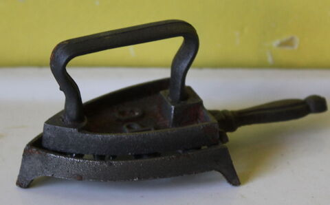 ANCIEN FER  repasser MINIATURE & son SUPPORT JOUET POUPEE v 35 Issy-les-Moulineaux (92)