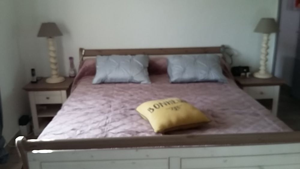 CHAMBRE A COUCHER KING-SIZE COMPLETE. Meubles