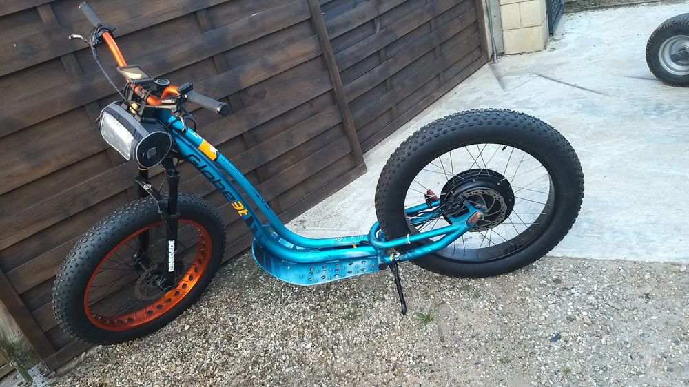 trottinette electrique GLOBE 3 T . grande roue -pneux
Vélos