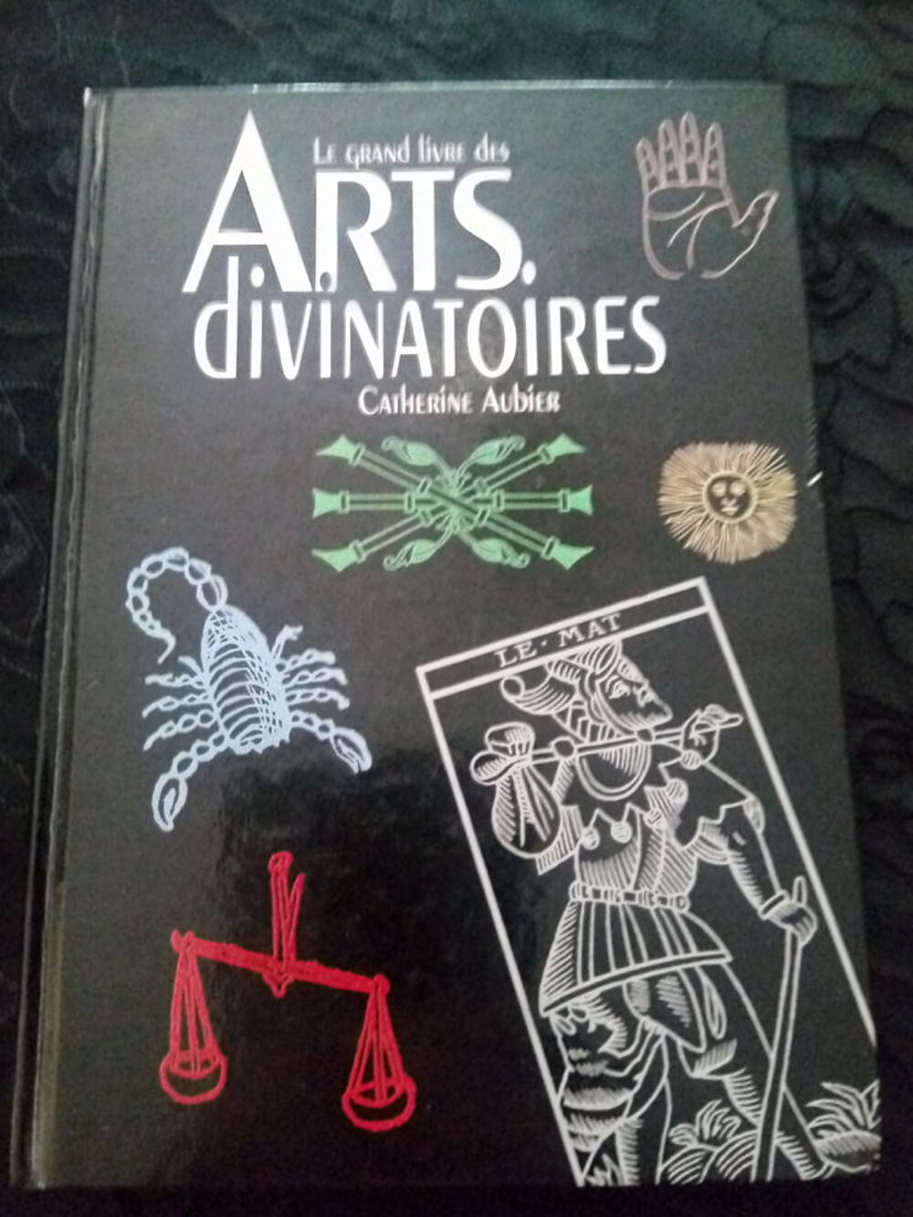 "le grand livre des arts divinatoires'le l Livres et BD
