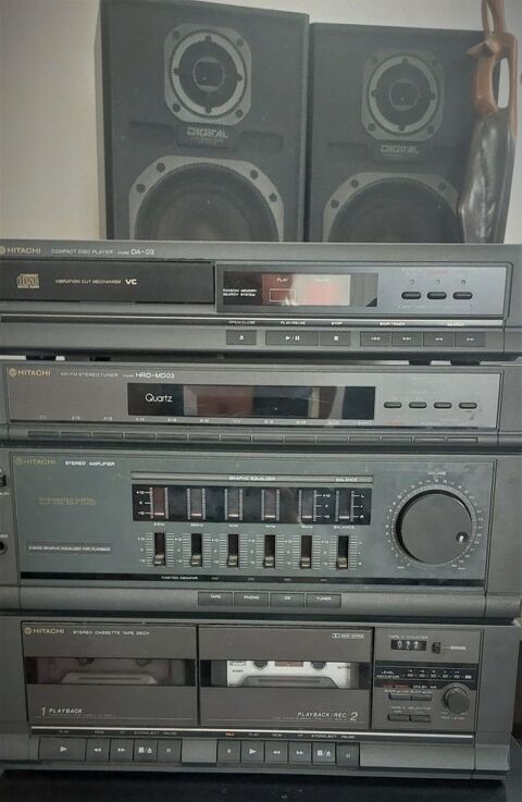 Cha�ne compacte - HITACHI HRD-MD03 + 2 enceintes Lorient (56)