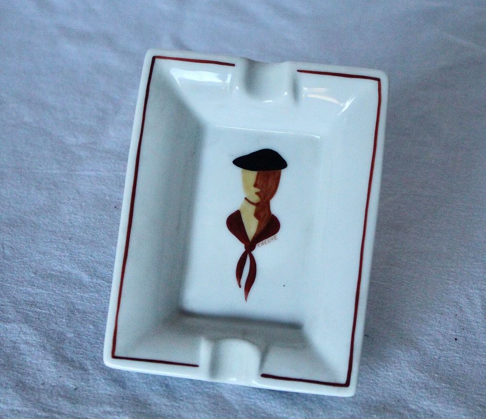 "CHECHE " CENDRIER PORCELAINE 