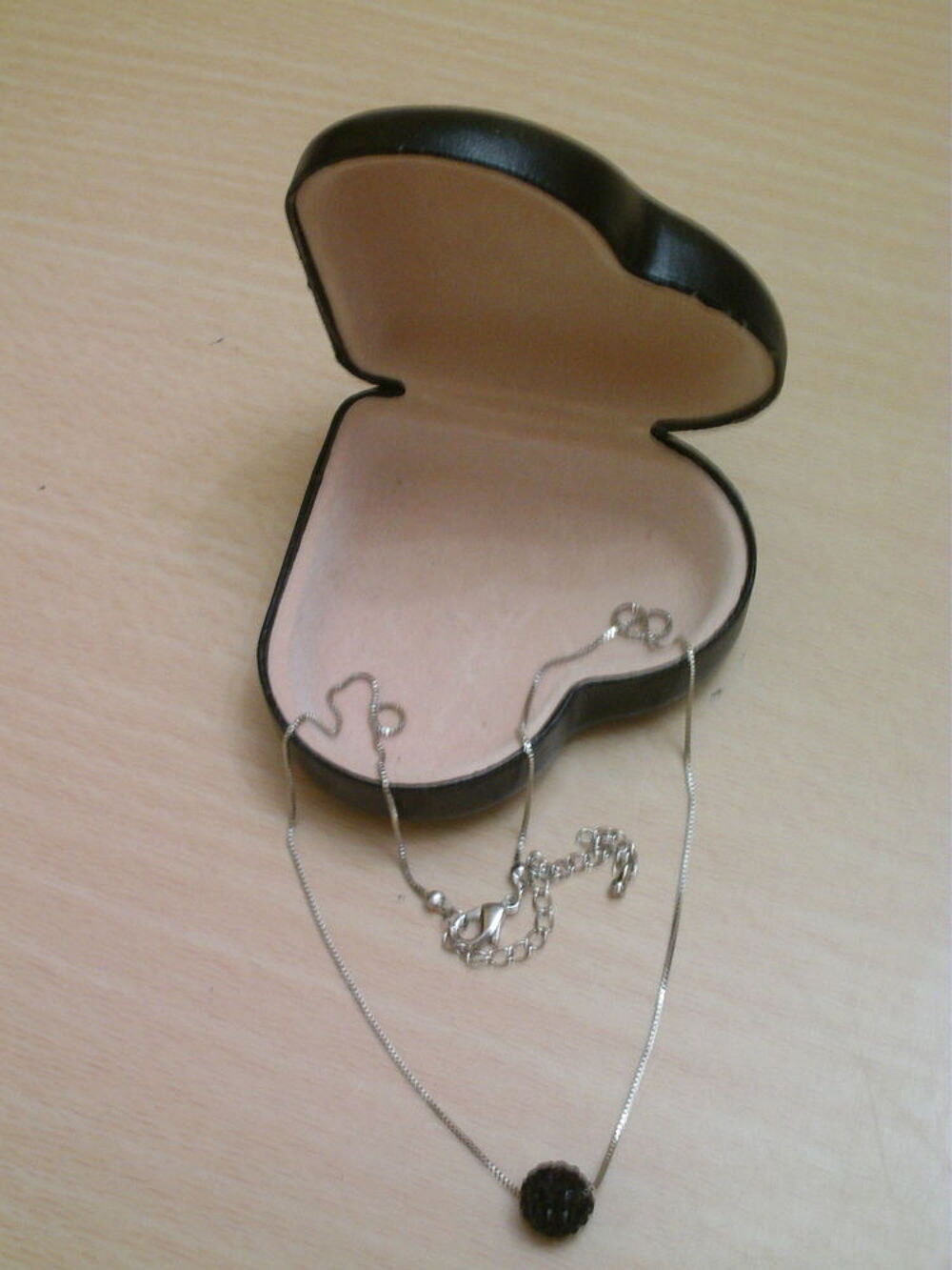  Collier ancien sph&egrave;re noire et Barrettes Ketty N&deg;1376 Bijoux et montres