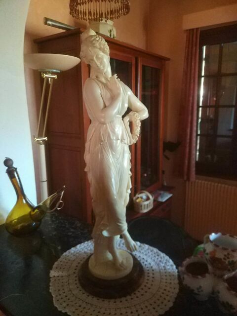 STATUE ALBATRE SUR SOCLE EN BOIS - RARE - 70 Dijon (21)