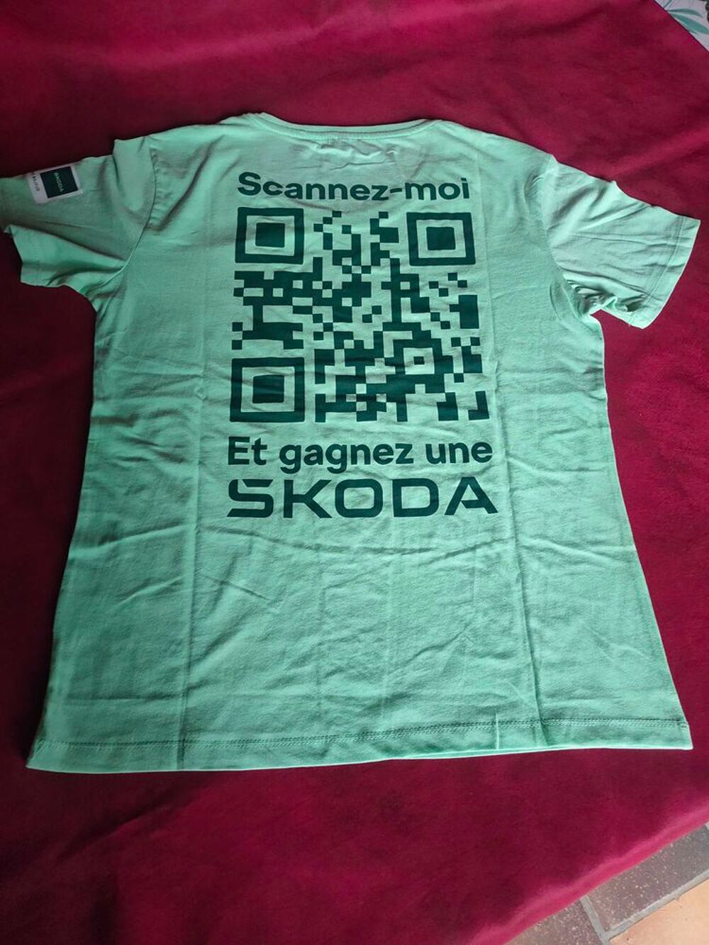T-shirt skoda taille M neuf Vêtements