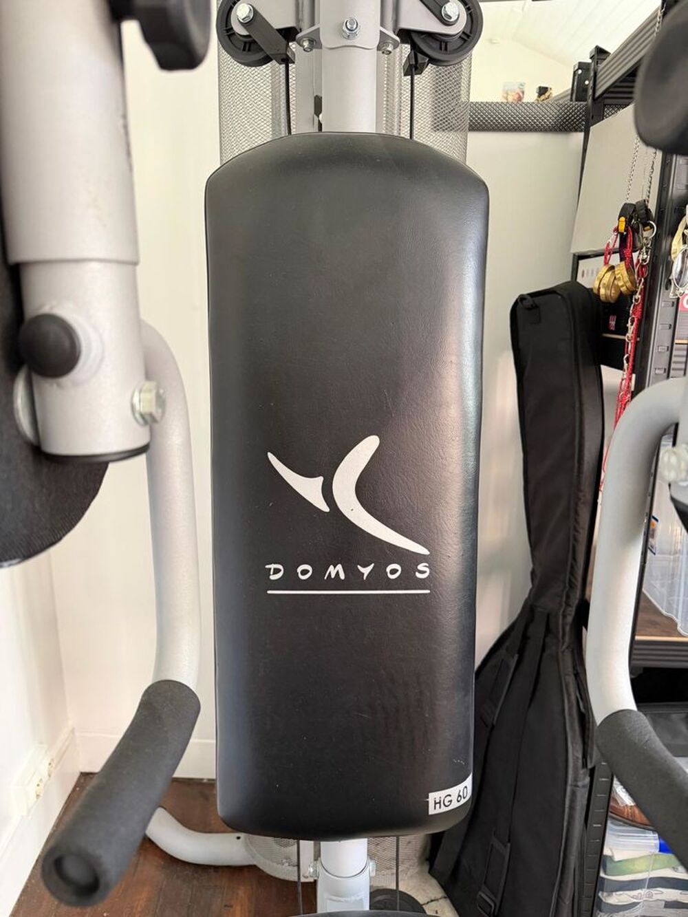STATION DE MUSCULATION
Mod&egrave;le : HG60
marque : DOMYOS Sports