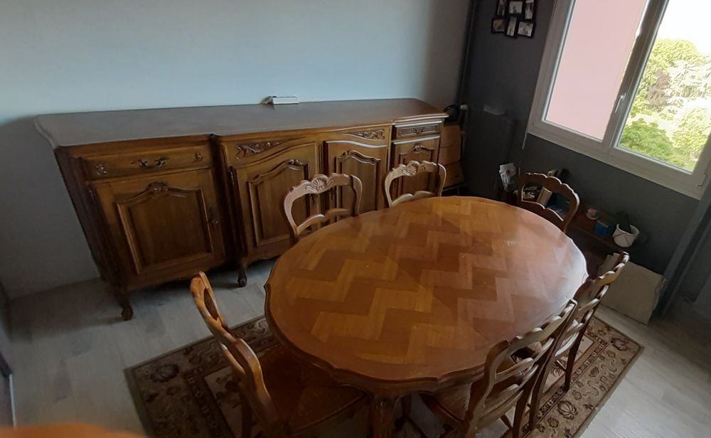 Salle &agrave; manger de style, noyer massif Meubles