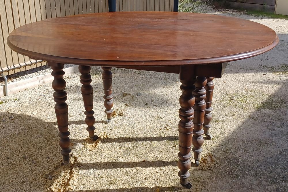 Ancienne table ronde en bois massif Meubles