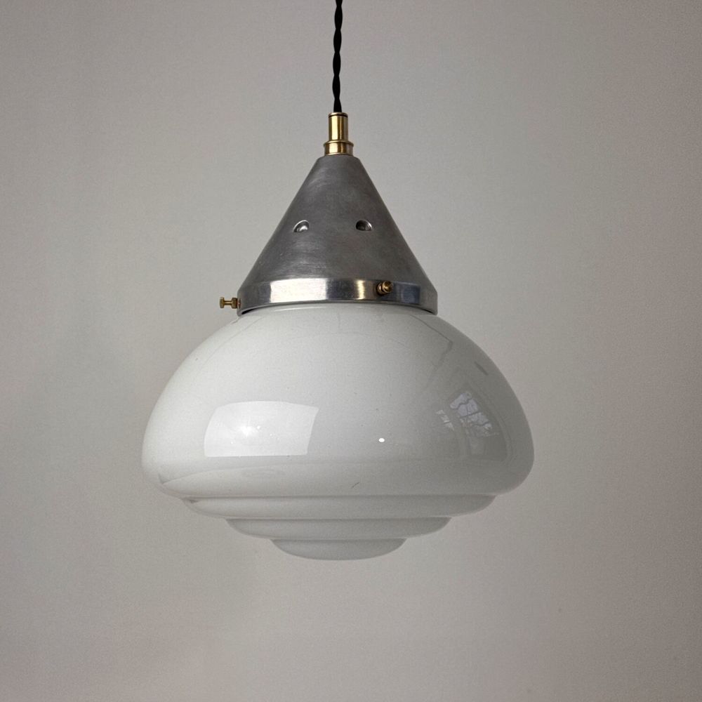 ANCIENNE SUSPENSION ART-DECO EN OPALINE D�coration