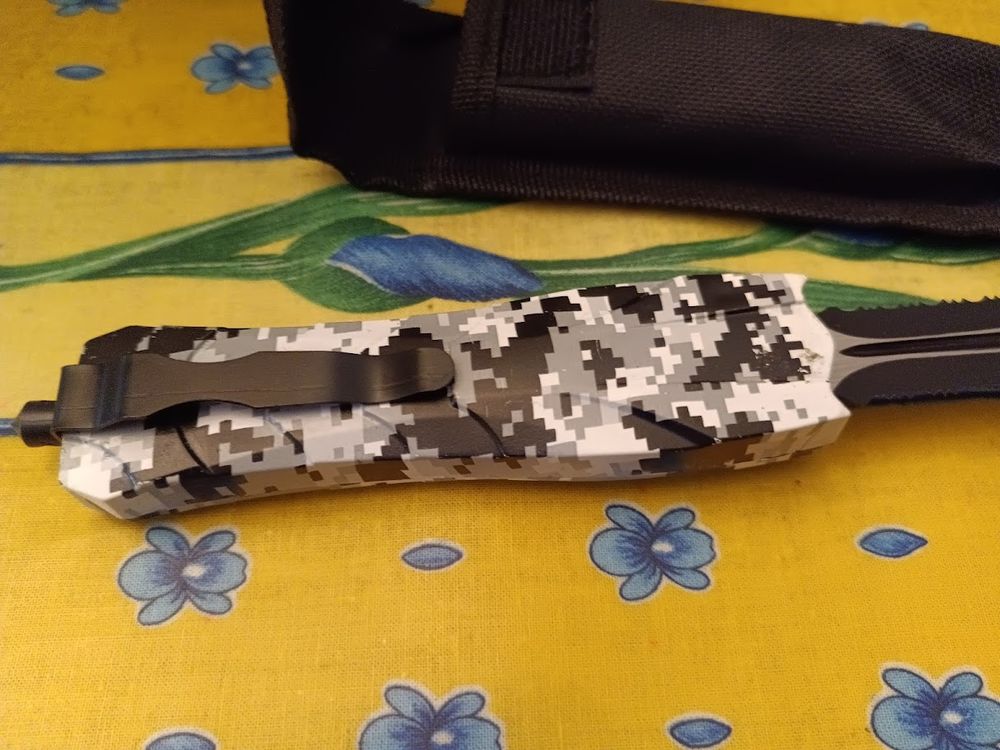 Couteau automatique semi-dent&eacute; Bricolage