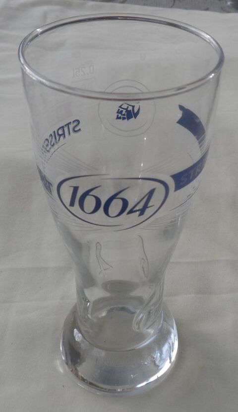 Verre à bière haut 1664 très décoré le logo 1664 est gravé 8 Castries (34)
