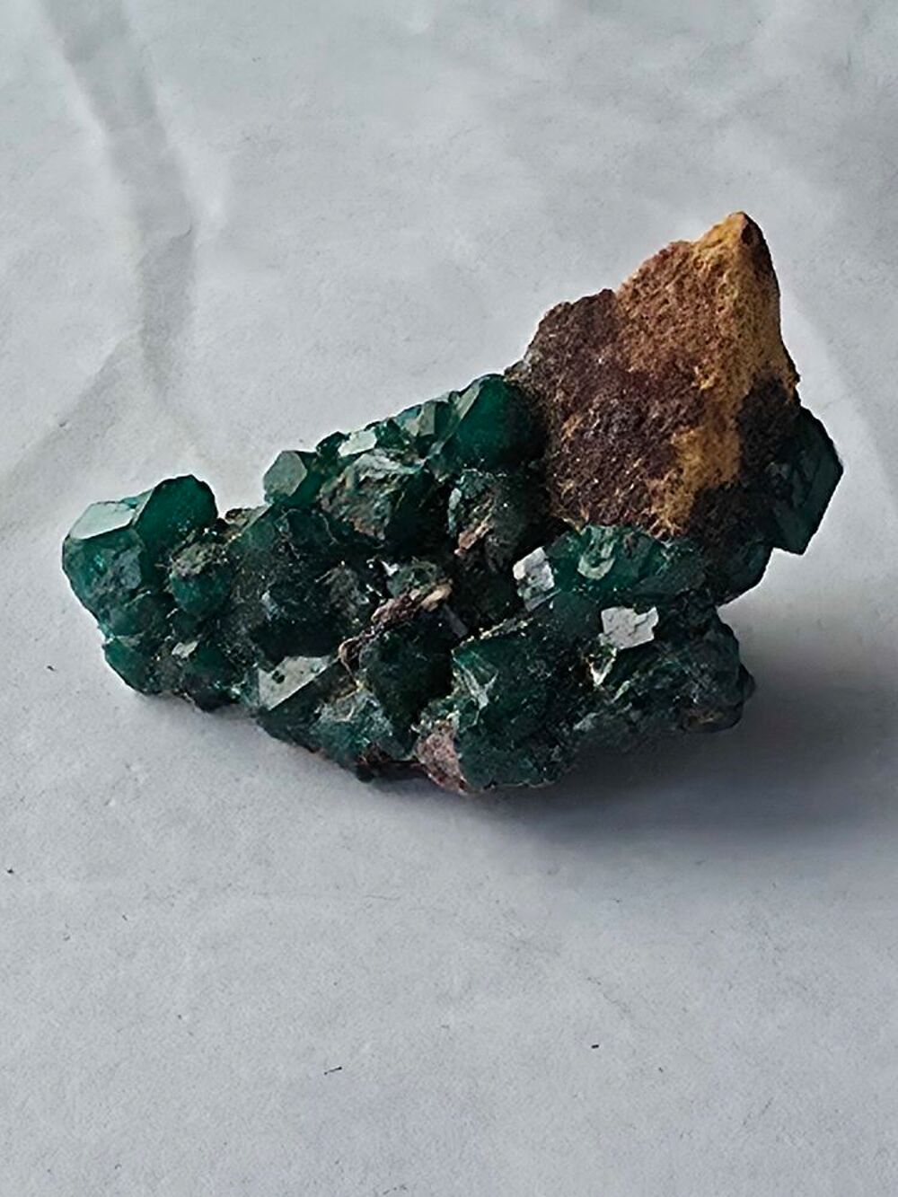 Sp&eacute;cimen Dioptase brute naturelle-Cristaux vert &eacute;meraude 