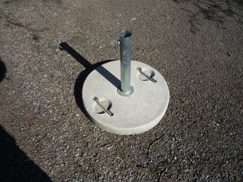 Pieds de parasol b�ton diam�tre tube 45mm 65 Castres (81)