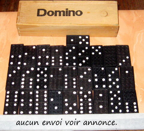 boite en bois avec dominos. 5 Wattrelos (59)