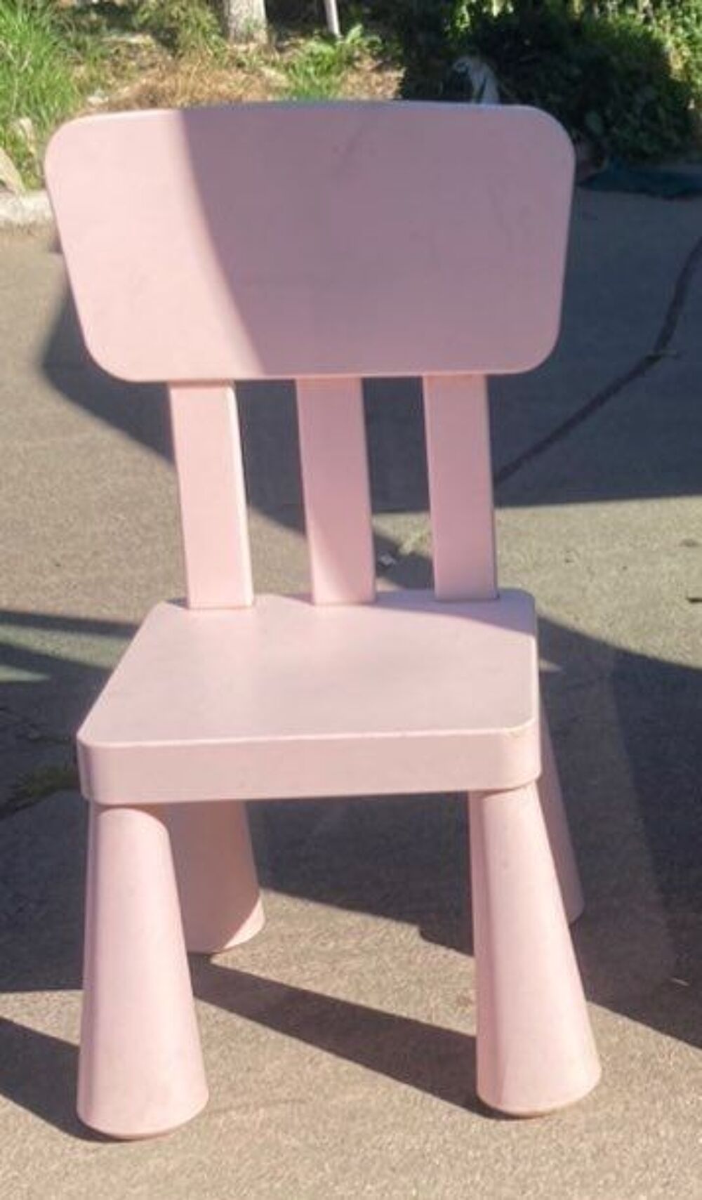 Chaises mammut IKEA : blanche et rose Mobilier enfants