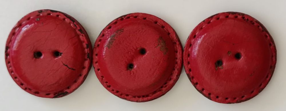 Lot d exception 21 Boutons Vintage Rouges Cuir, XL &amp; Forme Décoration