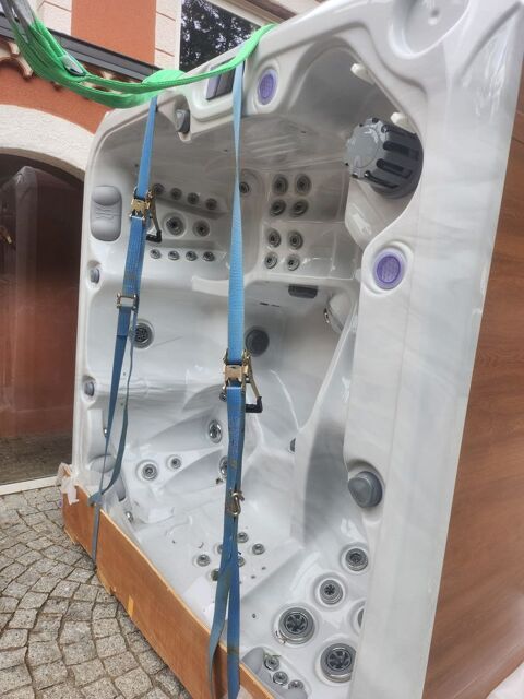 Jaccuzi de luxe neuf poseidon  orion Bournoncle-Saint-Pierre (43)