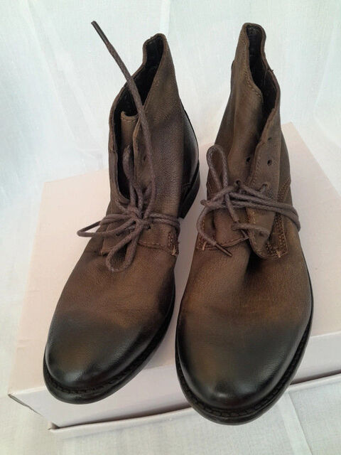 Chaussures montantes  lacets, marque INUOVO, couleur kaki - 25 Paris 15 (75)