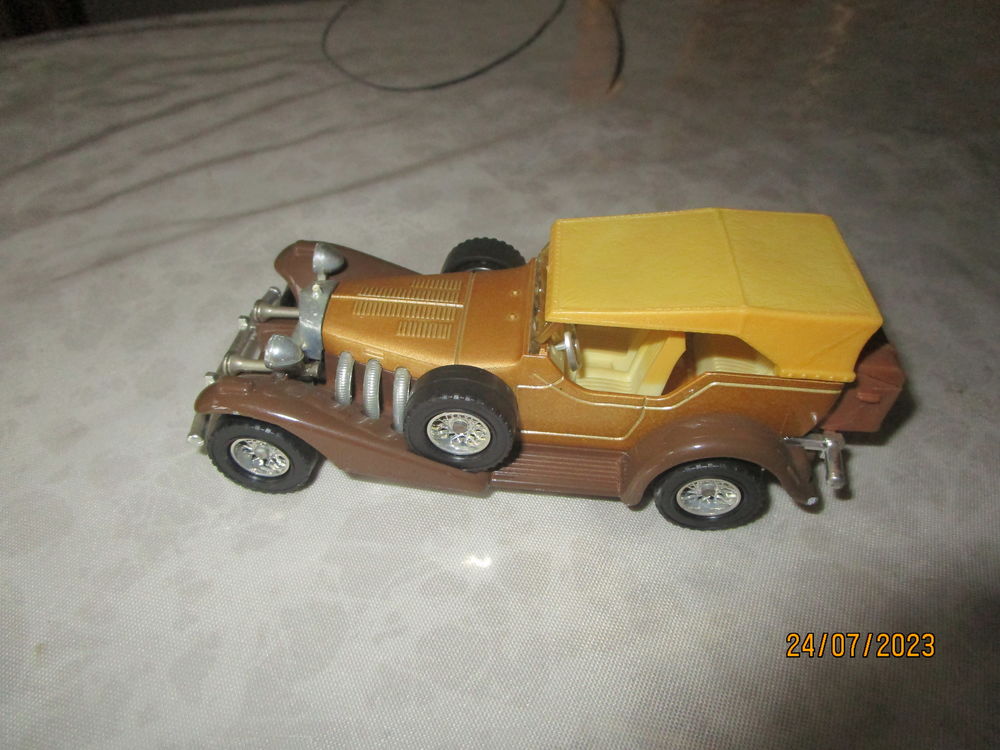 voiture de collection EXCALIBUR de MAJORETTE en 1/32 