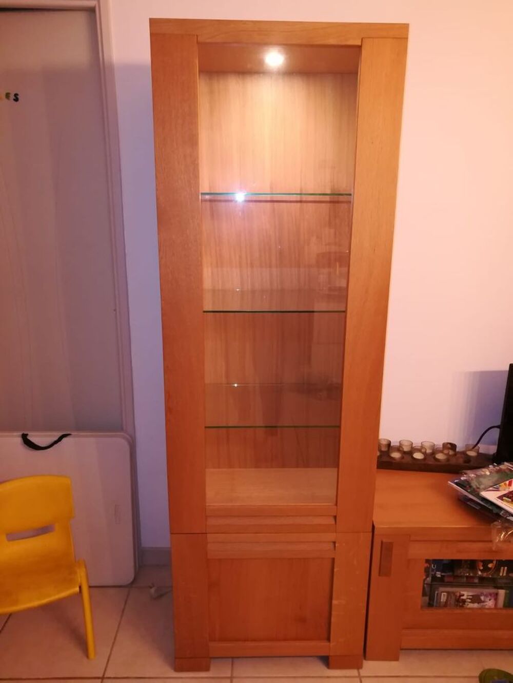 Biblioth&egrave;que avec porte vitr&eacute;e Meubles