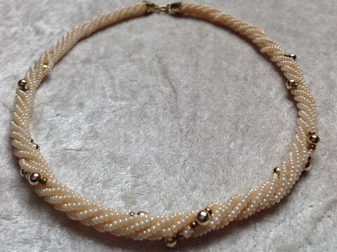 COLLIER TORSADÉ PERLES BLANCHES & MÉTAL DORÉ Envoi Possible
17 Trégunc (29)
